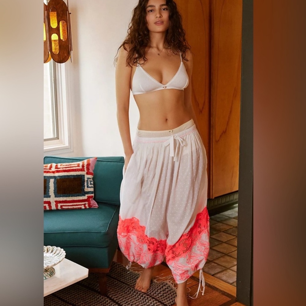 NEOT 💞 FREE PEOPLE DAY GLOW JOGGERS size SMALL 🩷